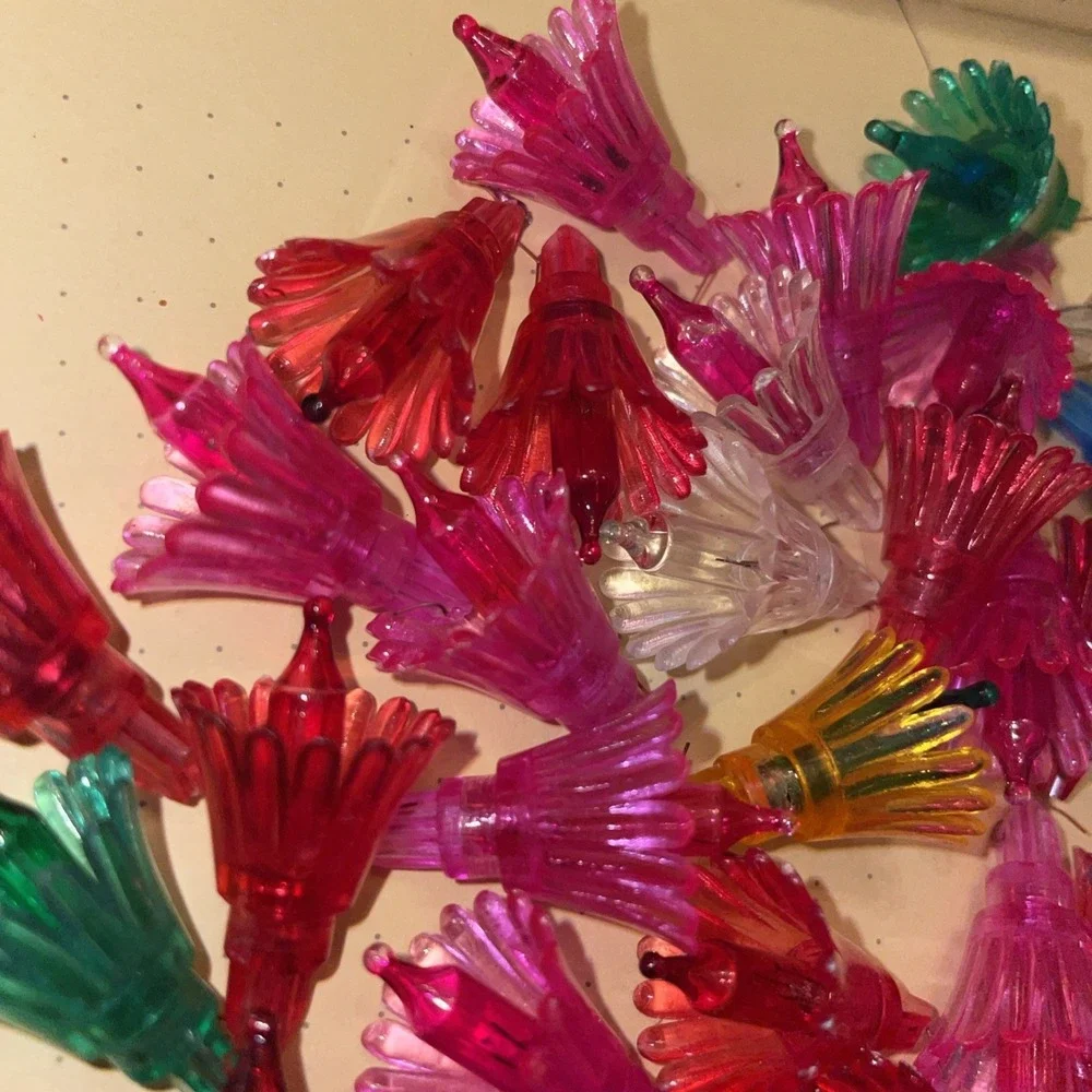 41 Colored Acrylic Ribbed Flower Christmas Light Covers w Colored Light Bulbs